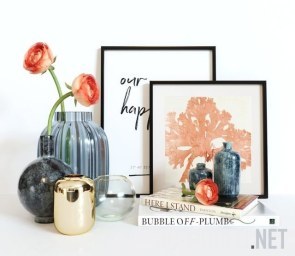 Набор с вазами, картинами и цветами