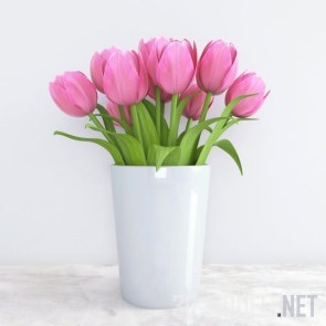 Букет розовых тюльпанов в белой вазе