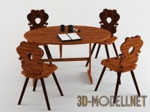 Деревянные фигурные стулья и стол