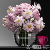 Букет цветов и розовая чашка