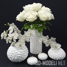 Рифленые вазы с цветами и свечи