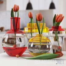Тюльпаны в ярких вазах