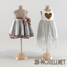 Два детских платья на манекенах и вешалках
