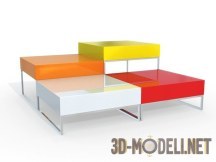 Журнальный столик с четырьмя разноцветными плоскостями