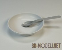 Керамическая тарелка и алюминиевая ложка