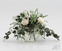 Букет с розами в стеклянной вазе